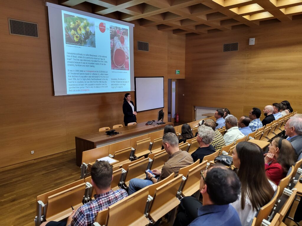 Wykład z udziałem publiczności.